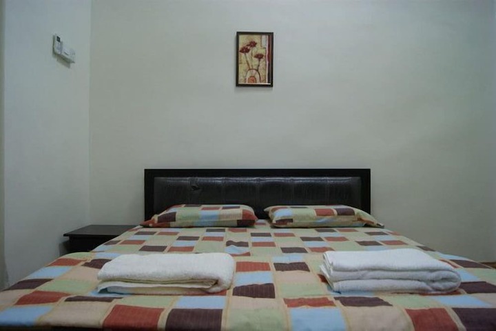 Room 8 of 30