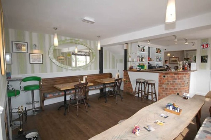 Lounge 18 of 25