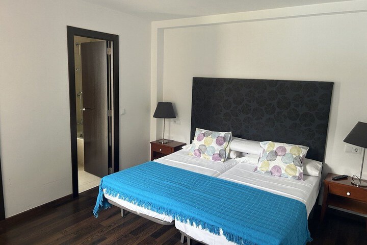 Room 7 of 9