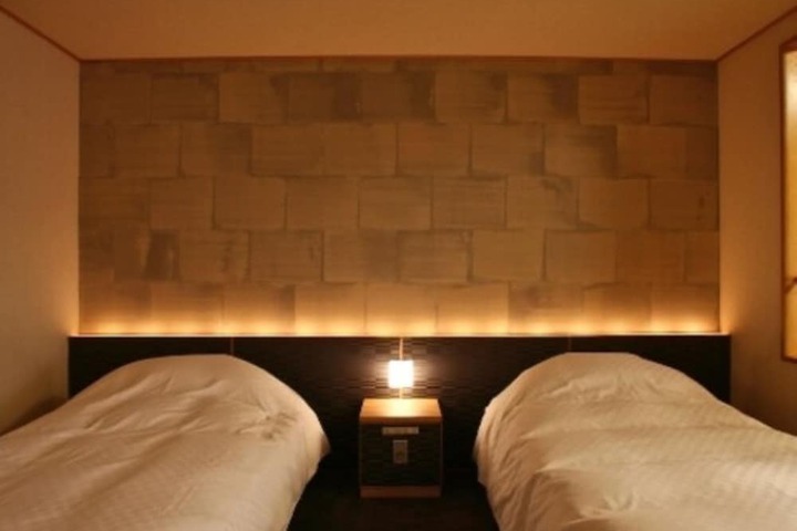 Room 8 of 34