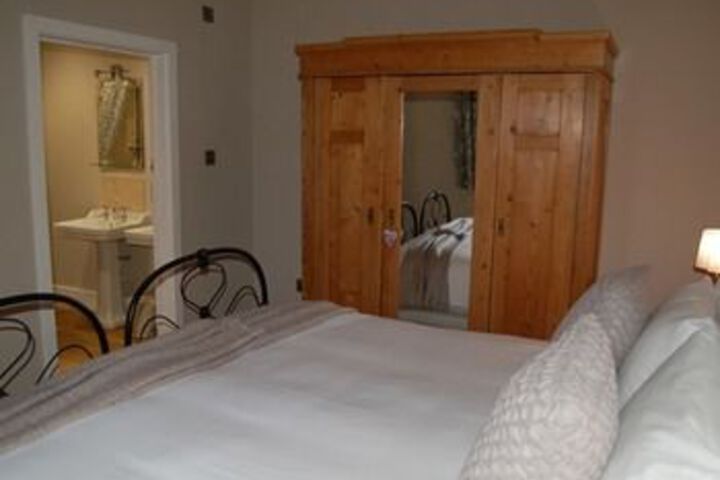 Room 6 of 14