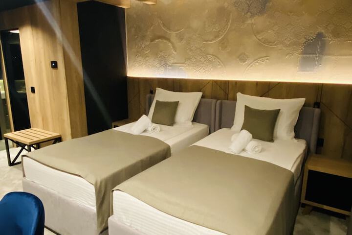Room 12 of 78