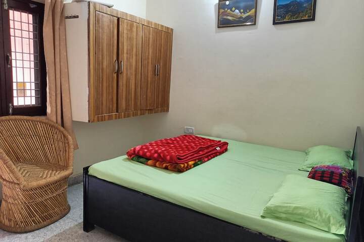 Room 8 of 10