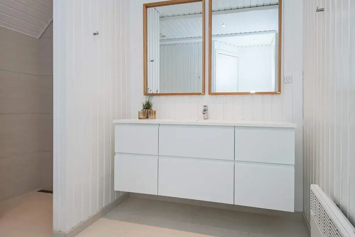 Room 3 of 17