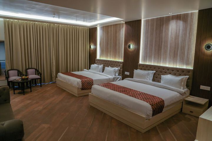 Room 8 of 16