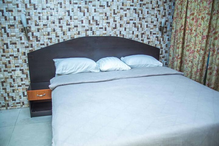 Room 21 of 48