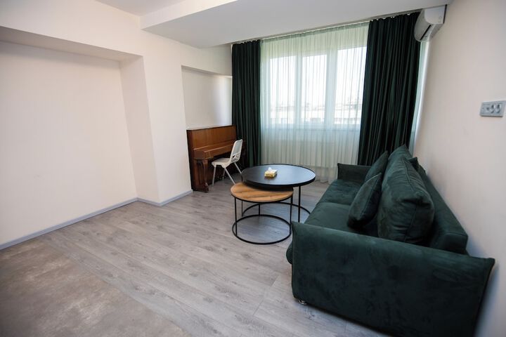 Room 100 of 190