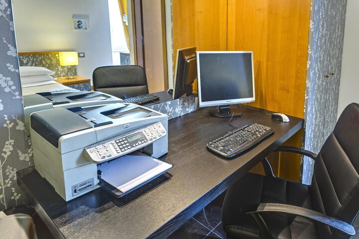 Business Center 43 of 45