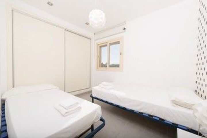 Room 1 of 24