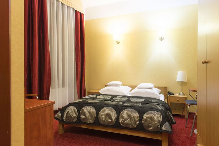 Room 19 of 49