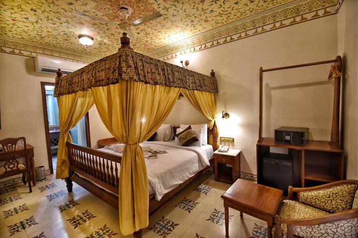 Room 15 of 59