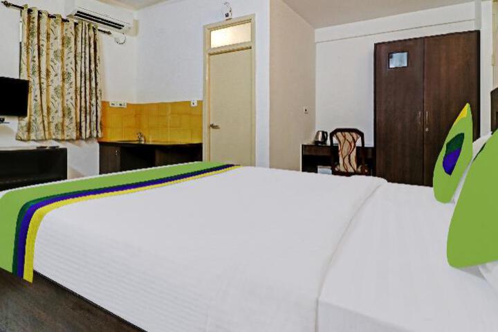 Room 13 of 33