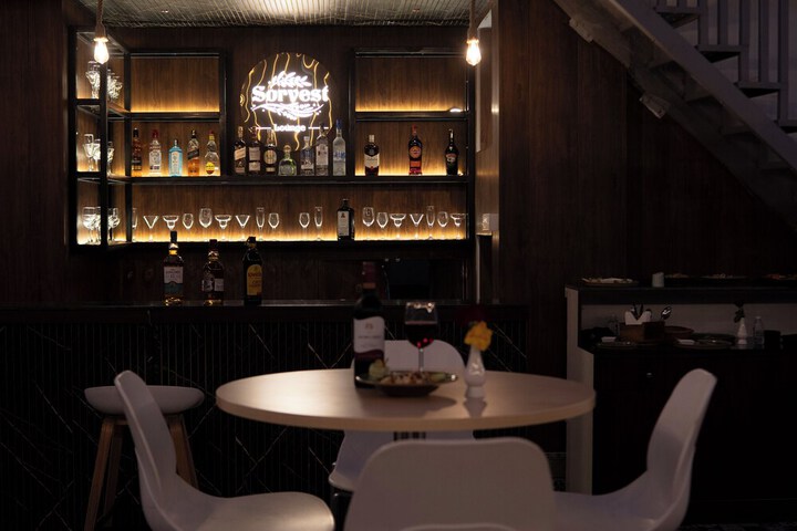 Lounge 79 of 92