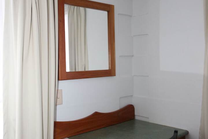 Room 35 of 244