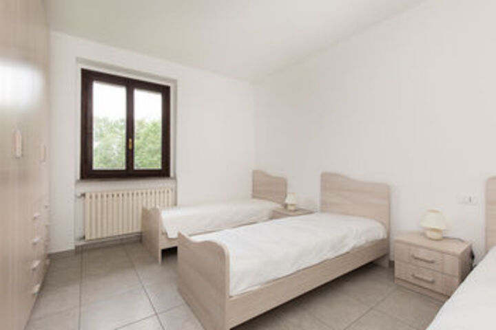 Room 215 of 450