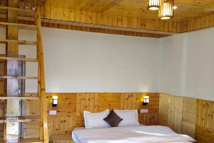Room 8 of 25