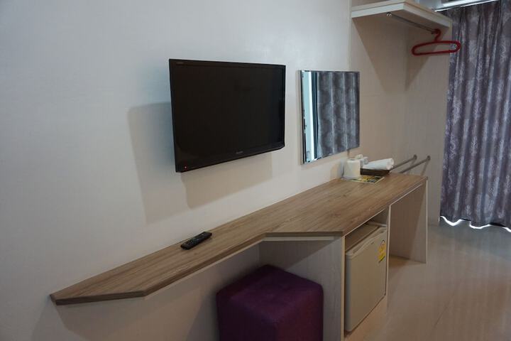 Room 21 of 28