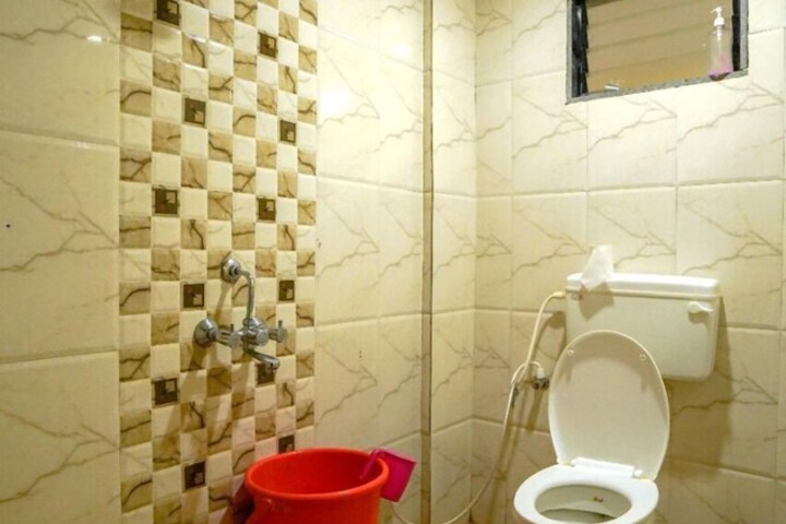 Room 6 of 9