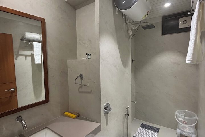 Room 15 of 32