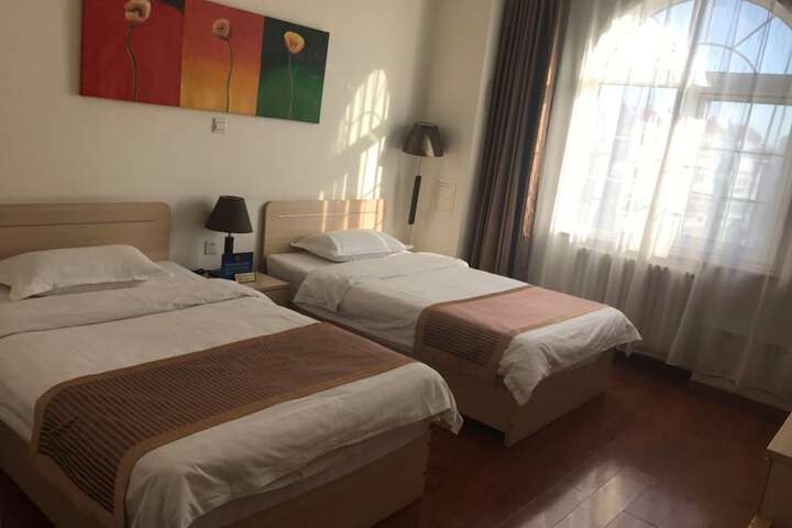 Room 4 of 27