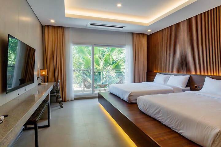 Room 4 of 7