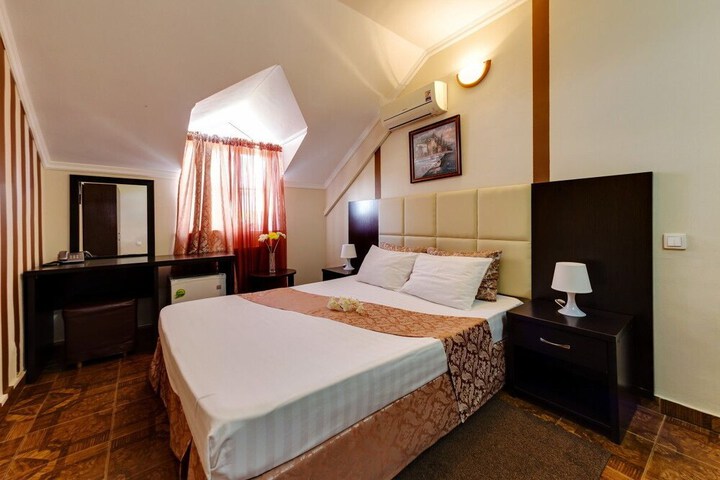 Room 5 of 25