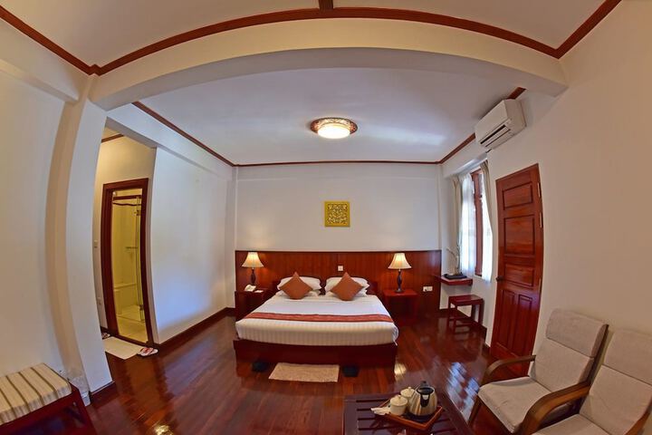 Room 9 of 28