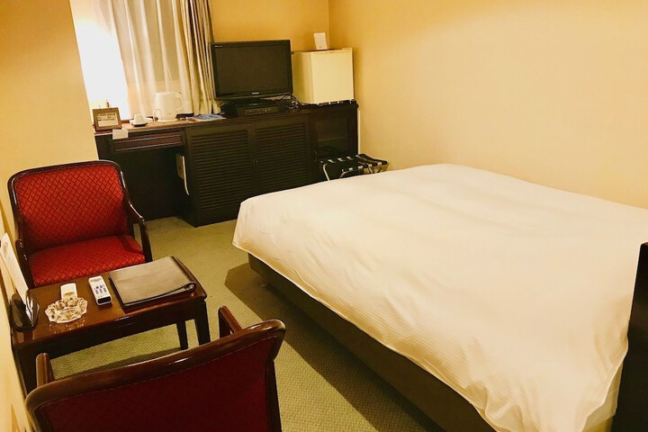 Room 9 of 16