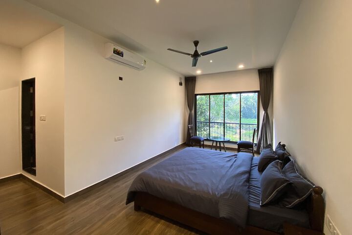 Room 9 of 26