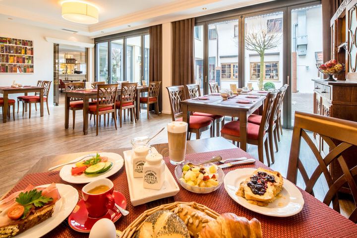 Breakfast/Coffee Service 8 of 16