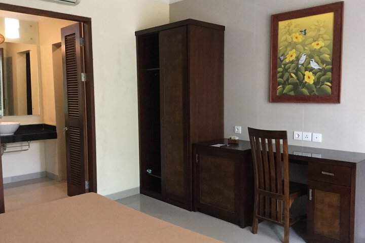 Room 32 of 57