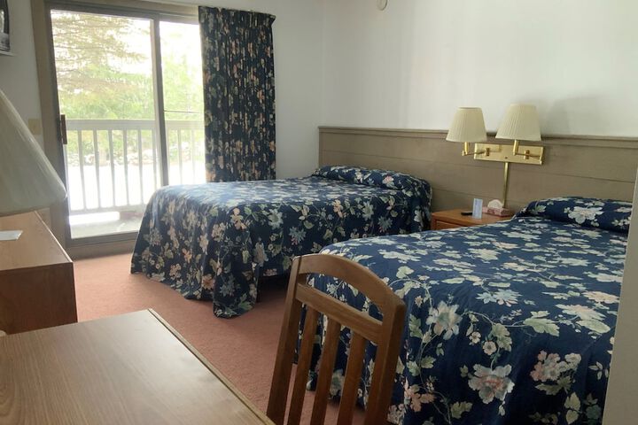 Room 4 of 8