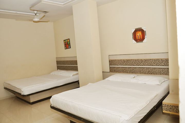 Room 7 of 18
