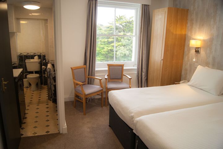 Room 25 of 128