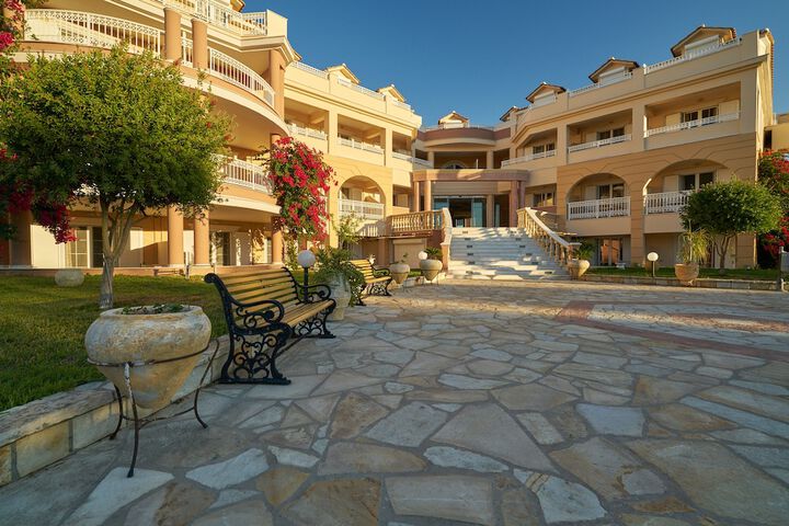 Hotel Exterior 37 of 43