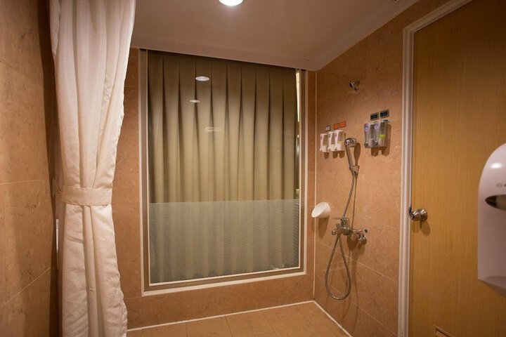 Room 19 of 32