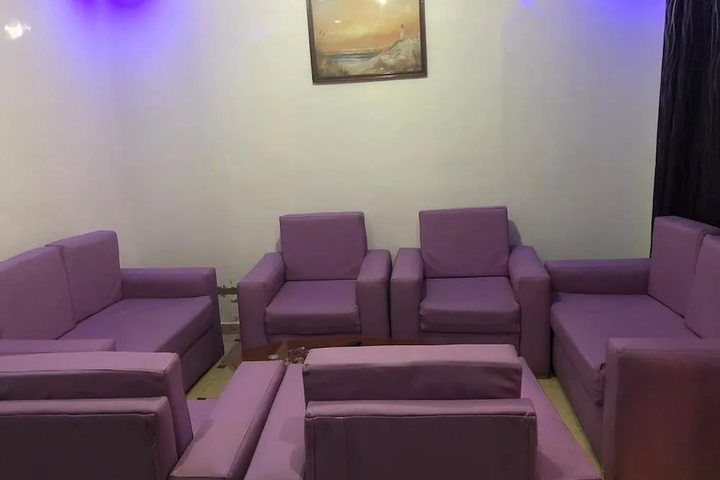 Room 10 of 12