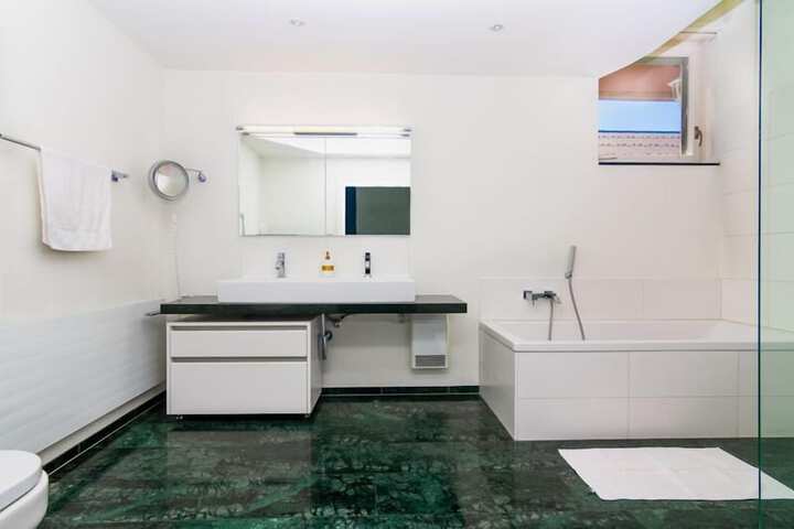 Room 19 of 34
