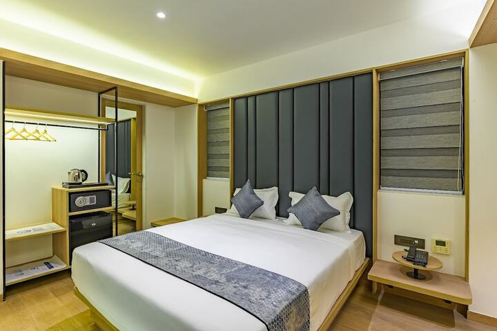 Room 10 of 29