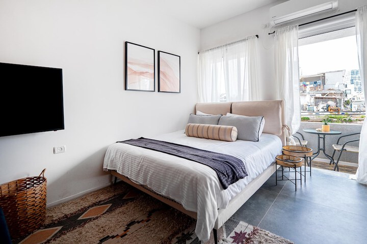 Room 2 of 361