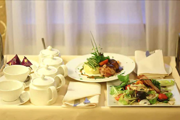 Breakfast/Coffee Service 23 of 32