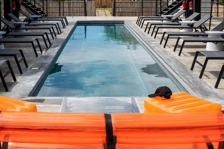 Pool 13 of 27