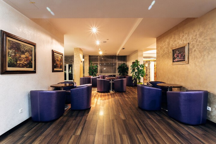 Lounge 99 of 123