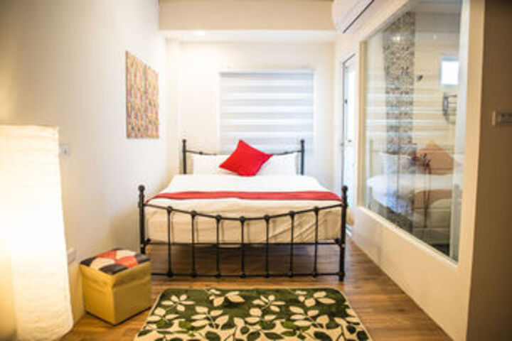 Room 8 of 11