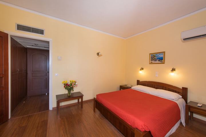 Room 6 of 30
