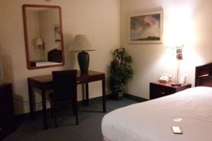 Room 7 of 18
