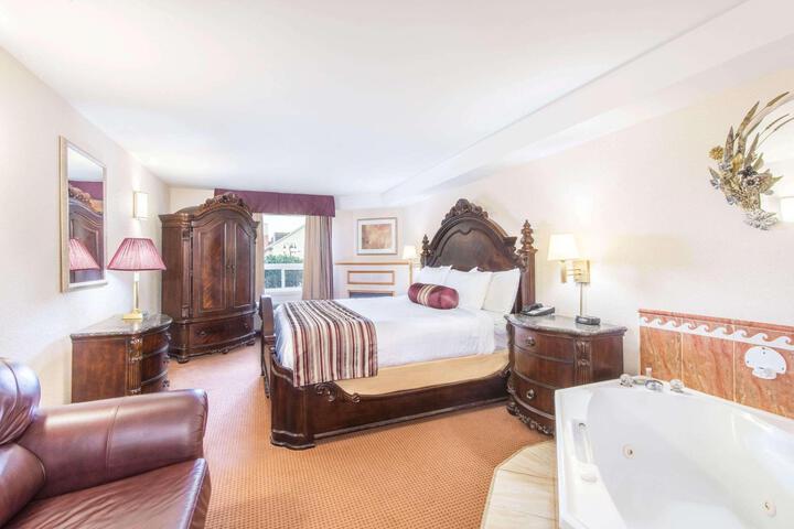 1 King Bed (6 of 13)