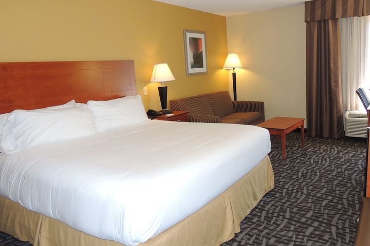 1 King Bed (12 of 38)