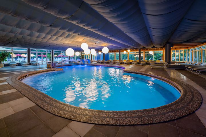 Pool 33 of 78