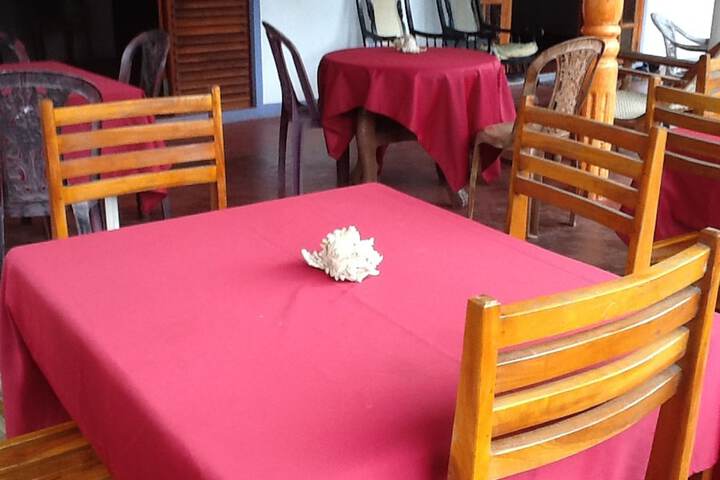 Dining 6 of 16